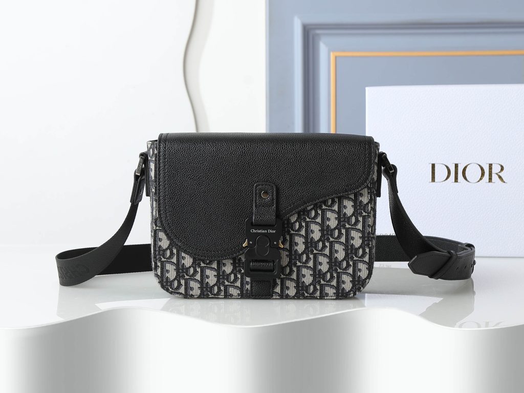 Shoulder Bag in Black