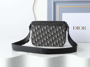 Shoulder Bag in Black
