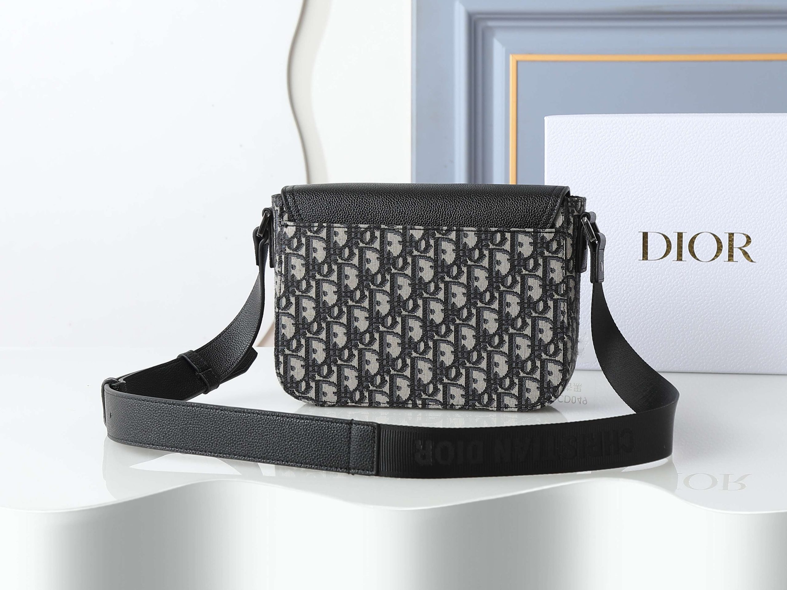 Shoulder Bag in Black