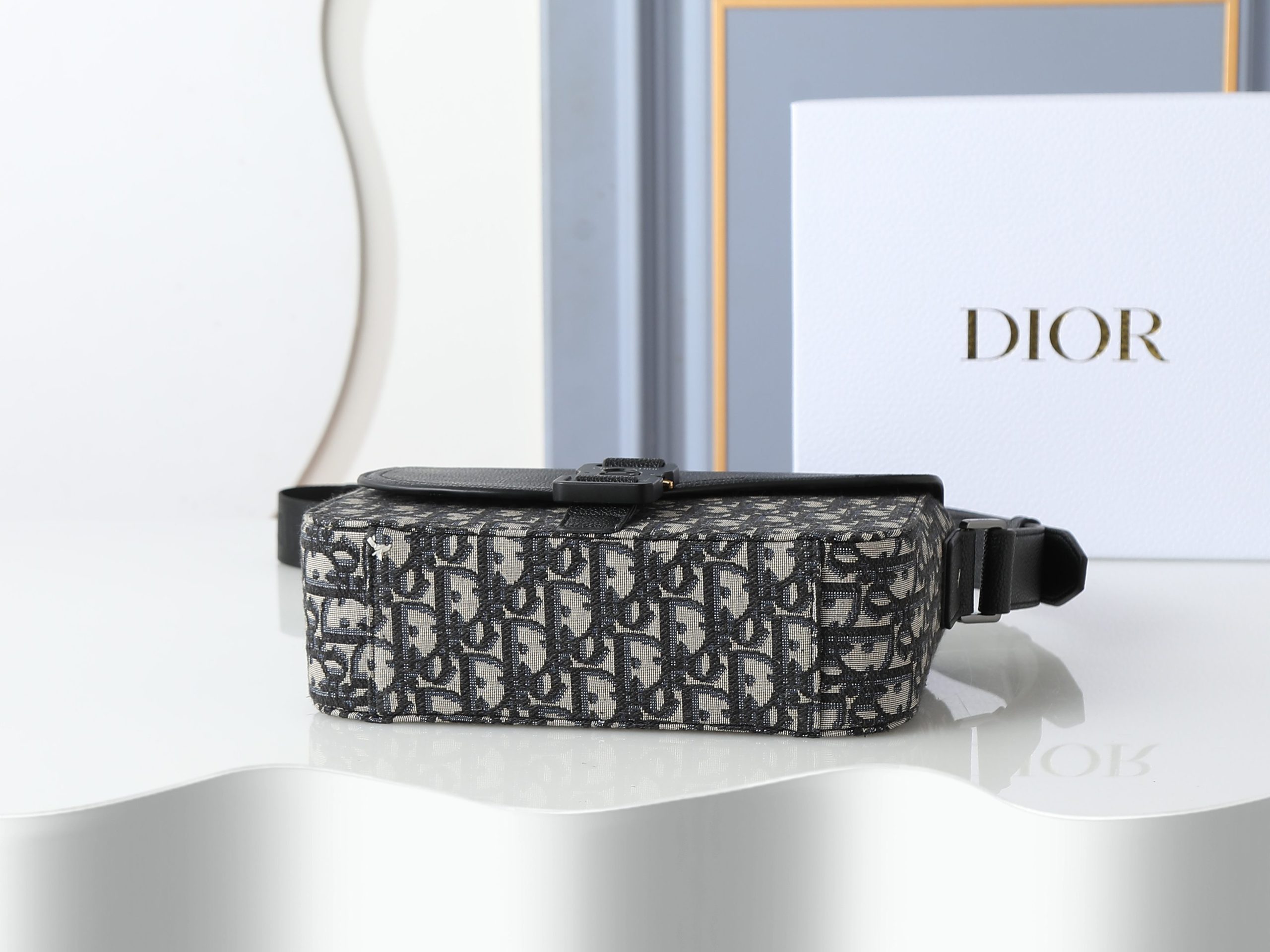 Shoulder Bag in Black
