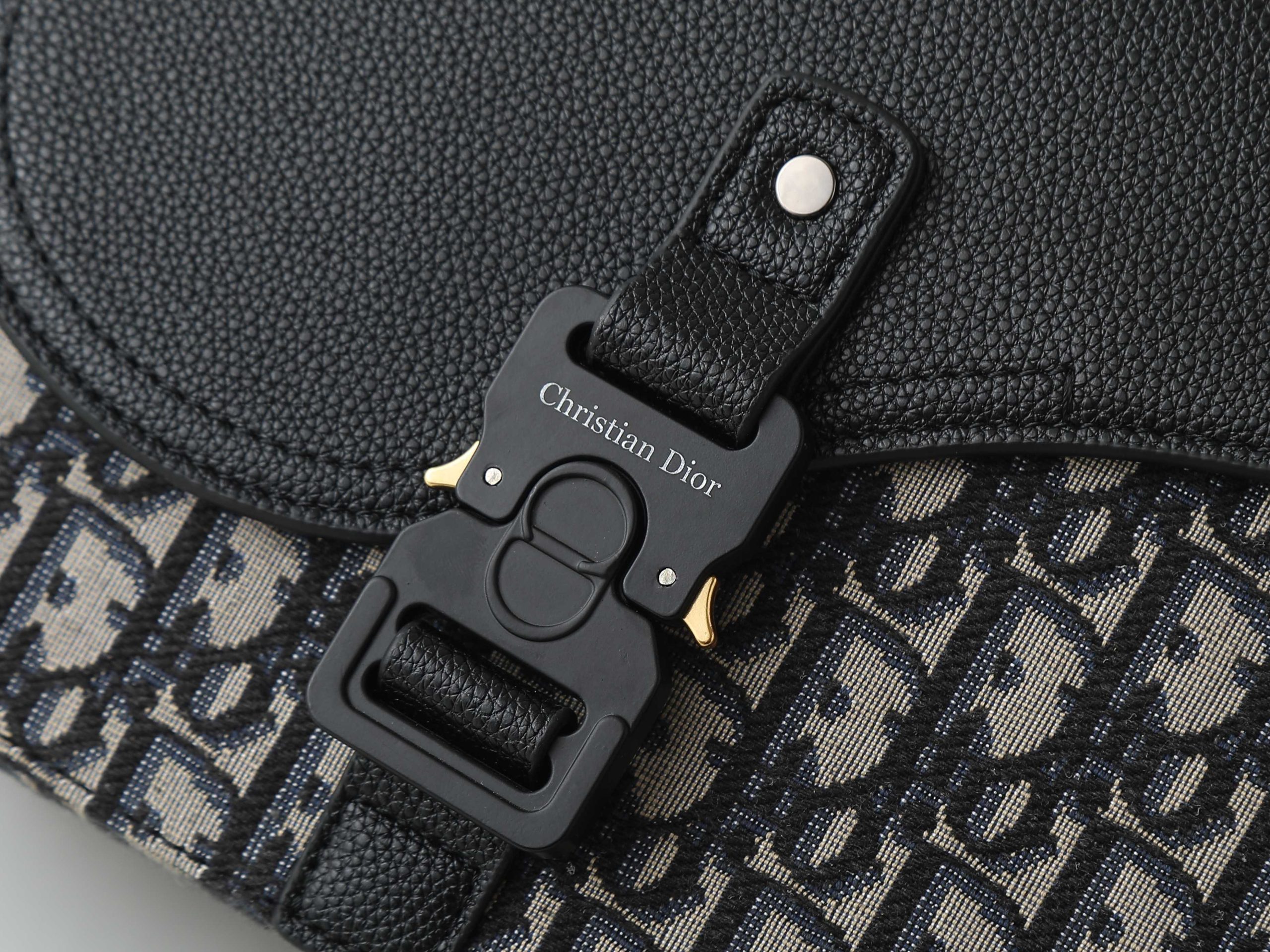 Shoulder Bag in Black