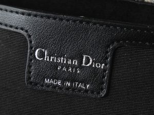 Shoulder Bag in Black