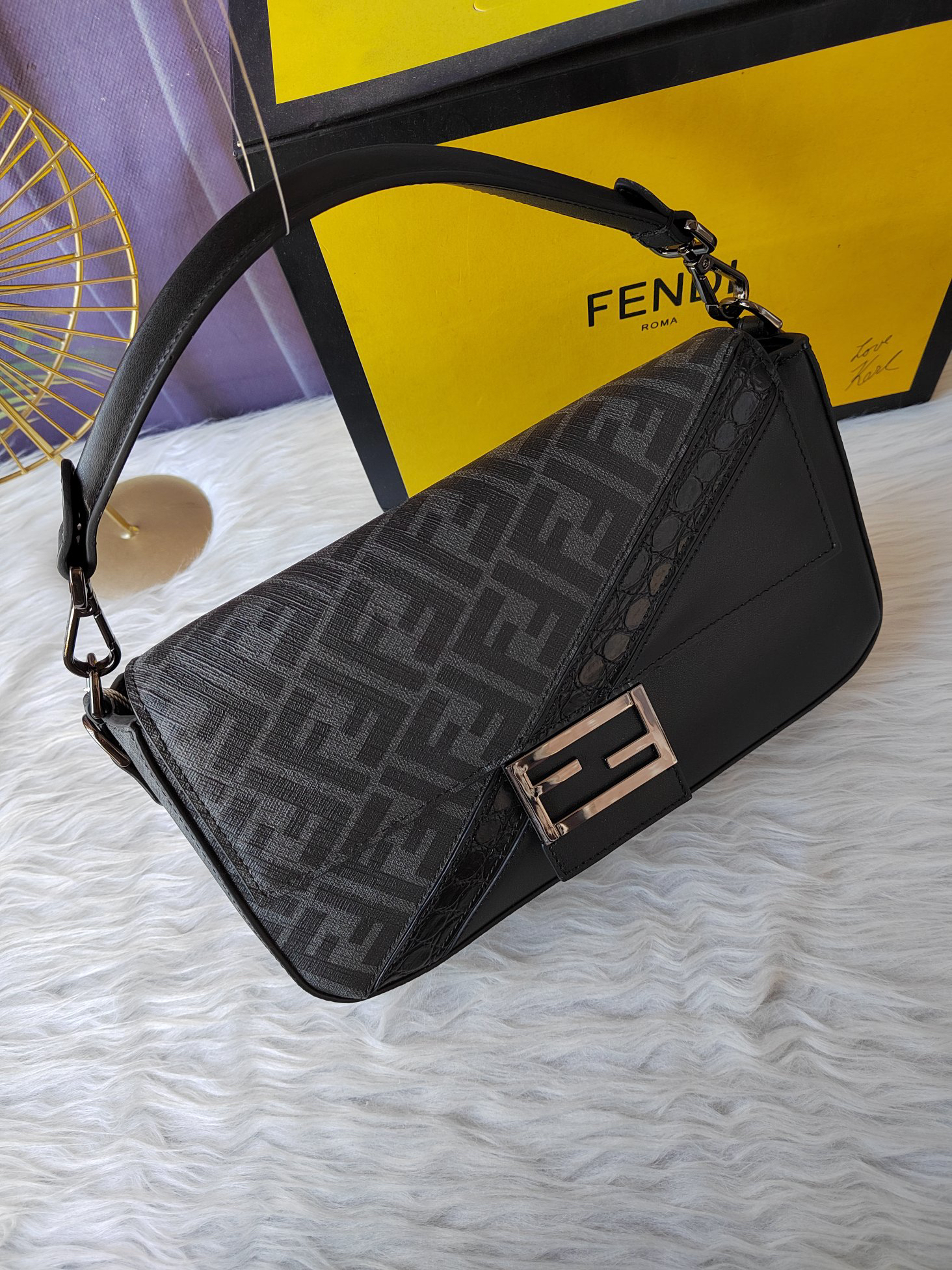 Fendi Shoulder Bag F7VA572 in Black