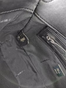 Fendi Shoulder Bag F7VA572 in Black