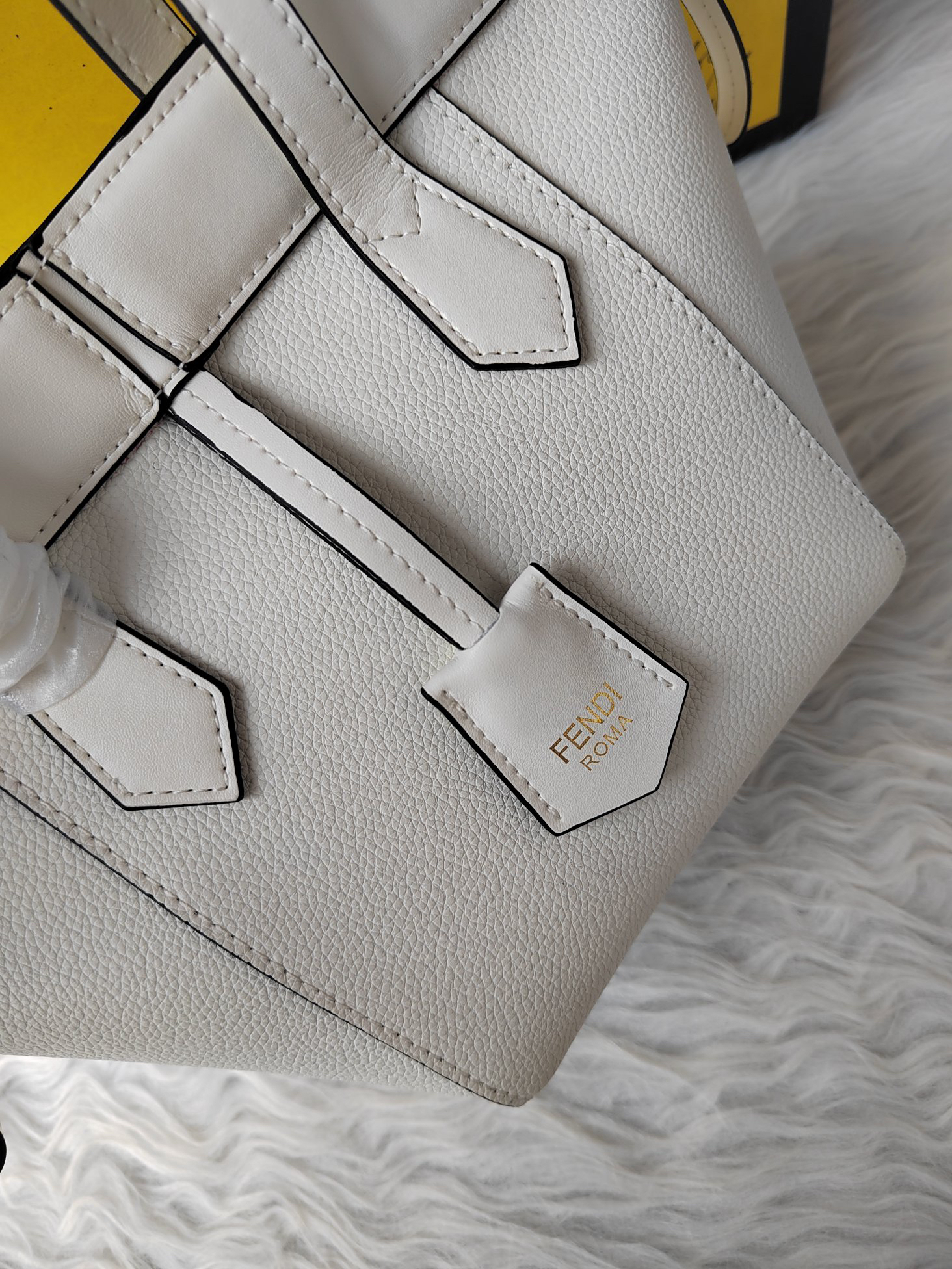 Bucket Bag 8BS083 in White