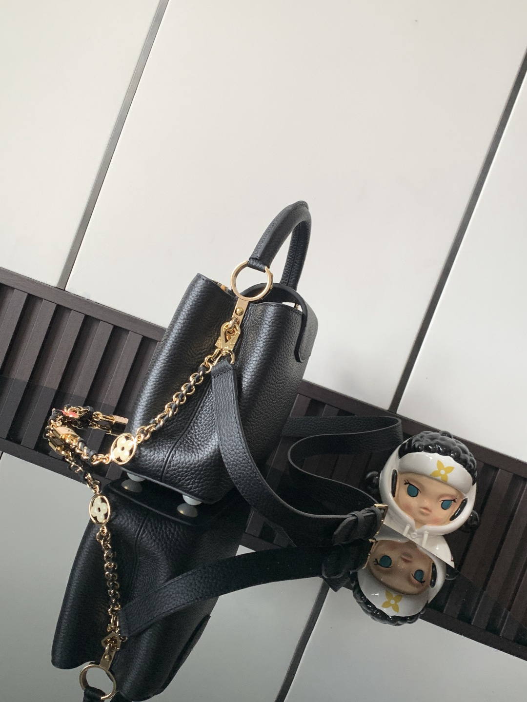 Louis Vuitton Handbag M23950 in Black