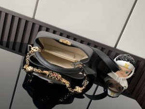 Louis Vuitton Handbag M23950 in Black