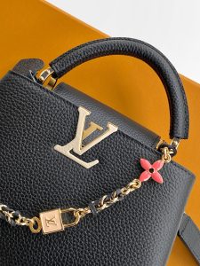 Louis Vuitton Handbag M23950 in Black