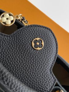 Louis Vuitton Handbag M23950 in Black