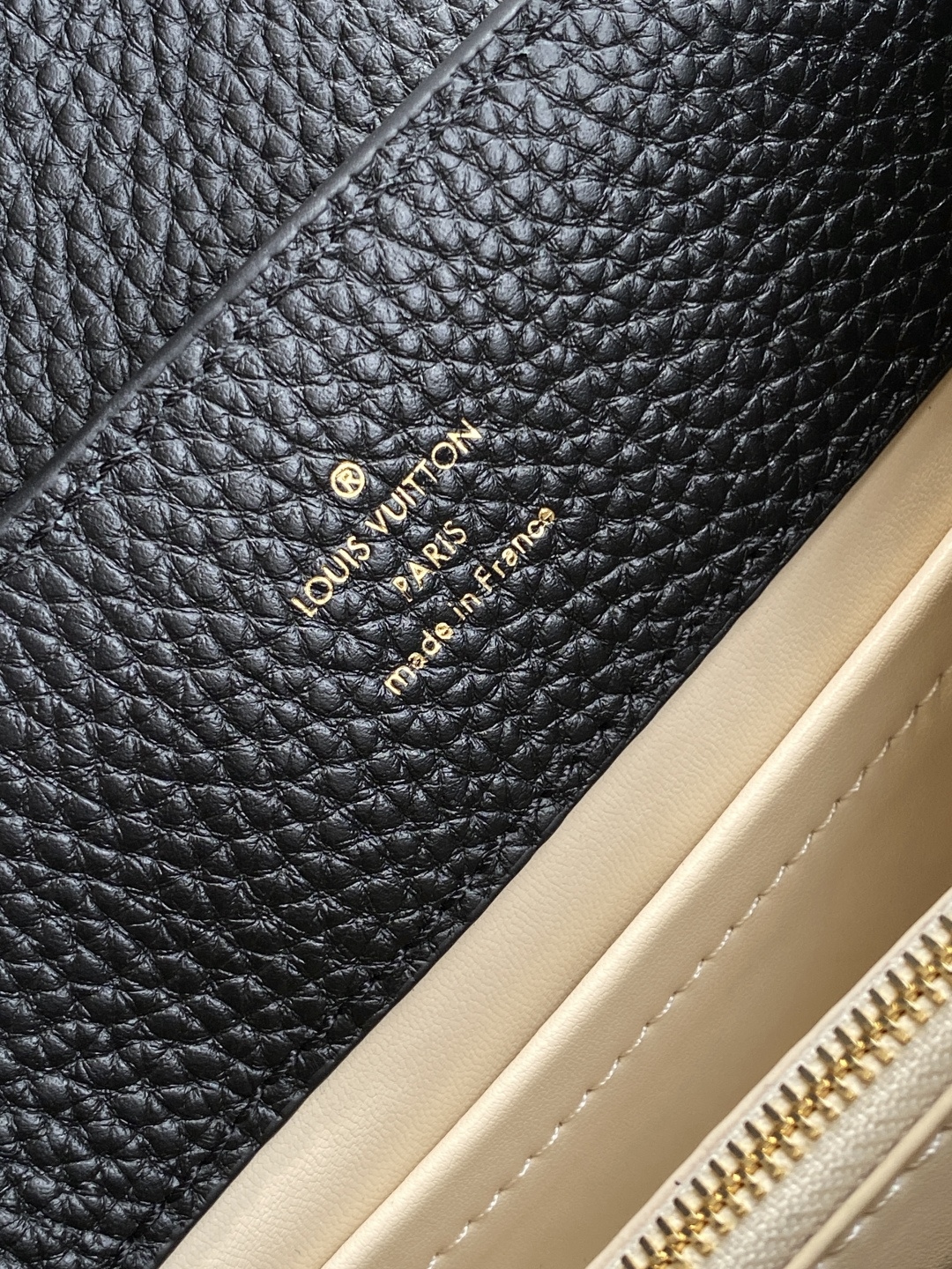 Louis Vuitton Handbag M23950 in Black