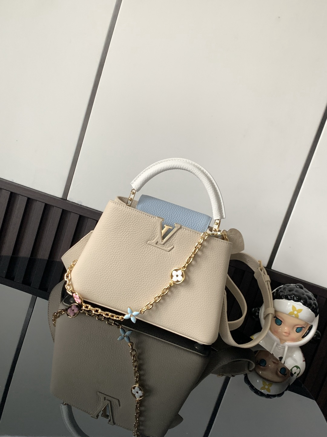 Louis Vuitton Handbag M25339