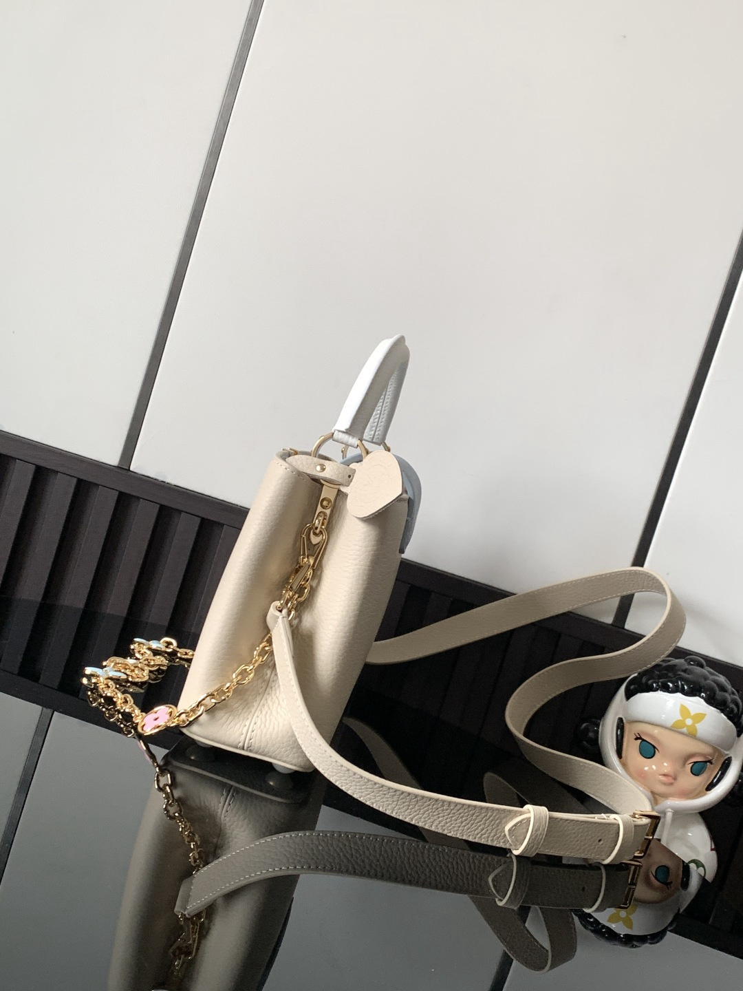 Louis Vuitton Handbag M25339