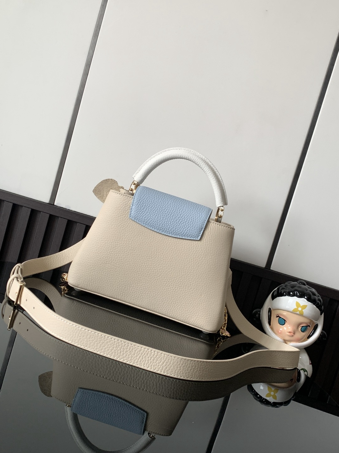 Louis Vuitton Handbag M25339