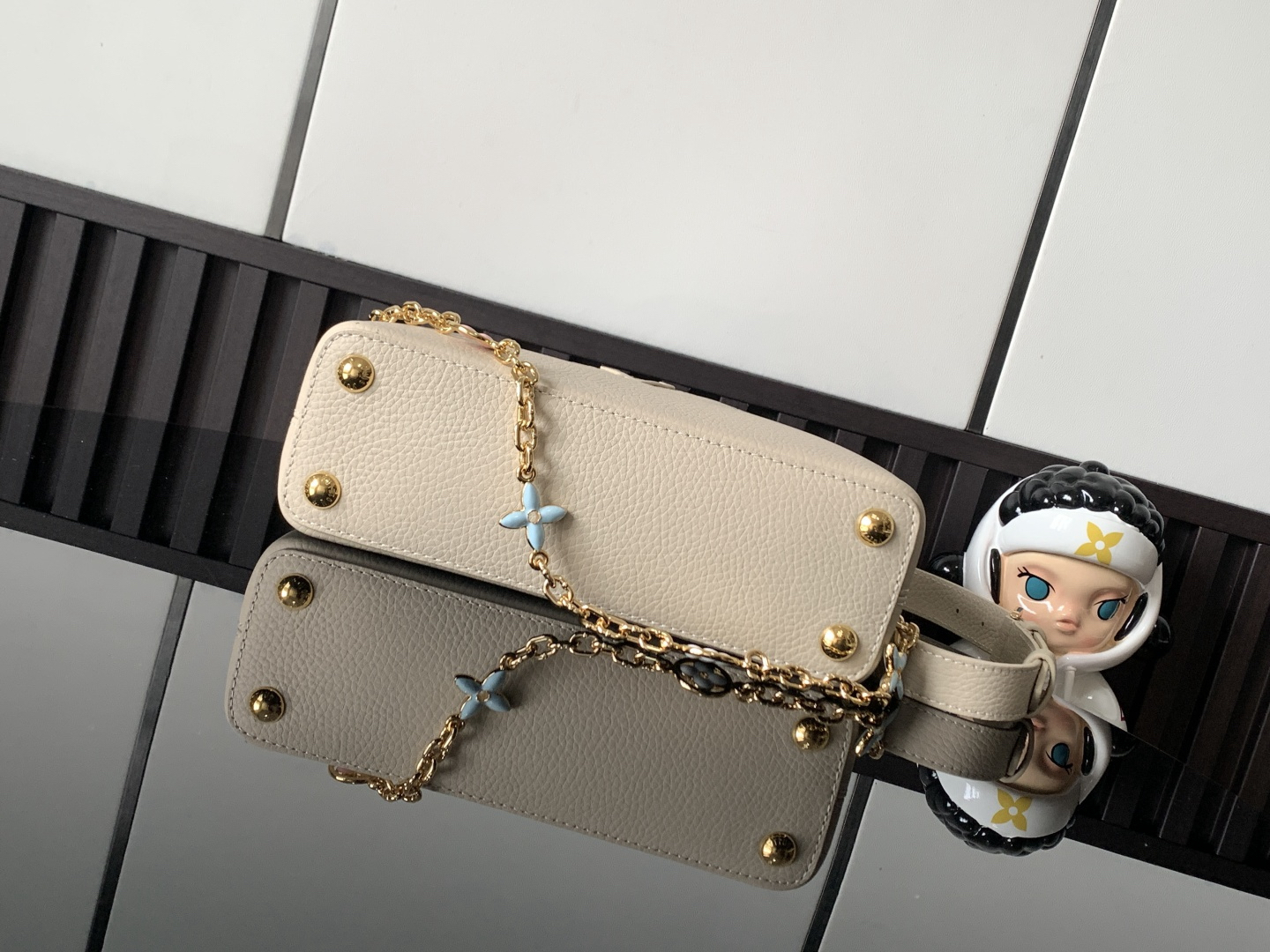 Louis Vuitton Handbag M25339