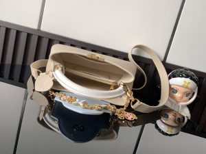 Louis Vuitton Handbag M25339