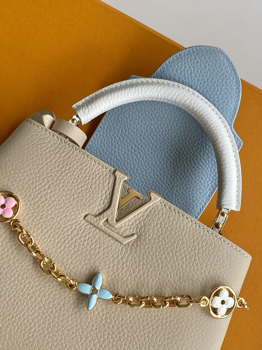 Louis Vuitton Handbag M25339
