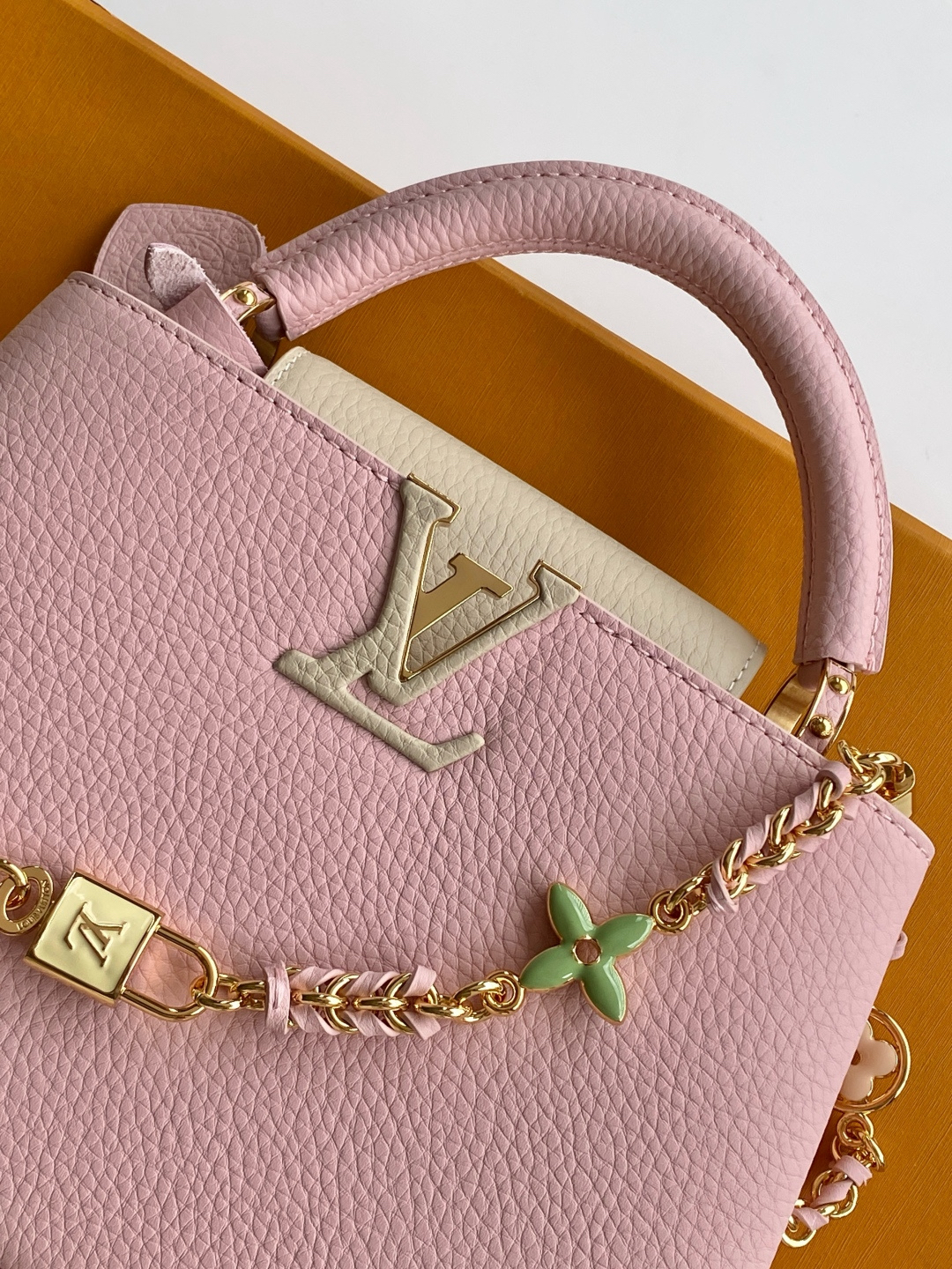 Louis Vuitton Handbag M23951