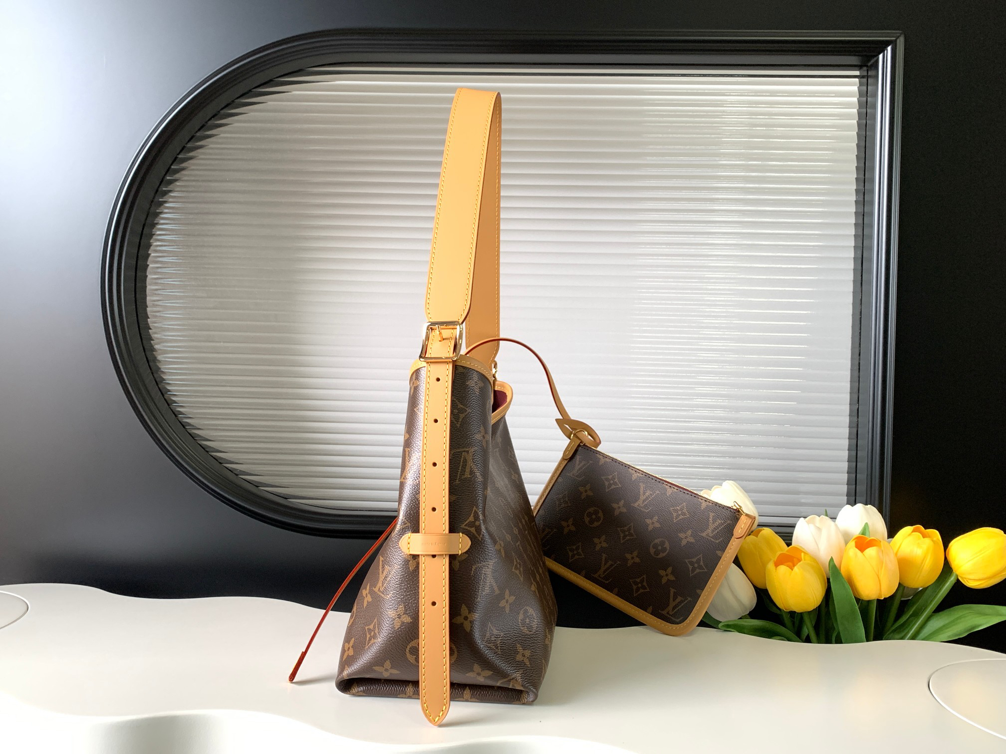 Louis Vuitton Handbag M46203