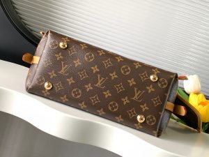 Louis Vuitton Handbag M46203