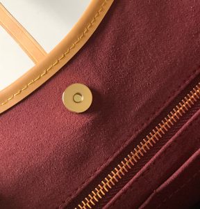 Louis Vuitton Handbag M46203