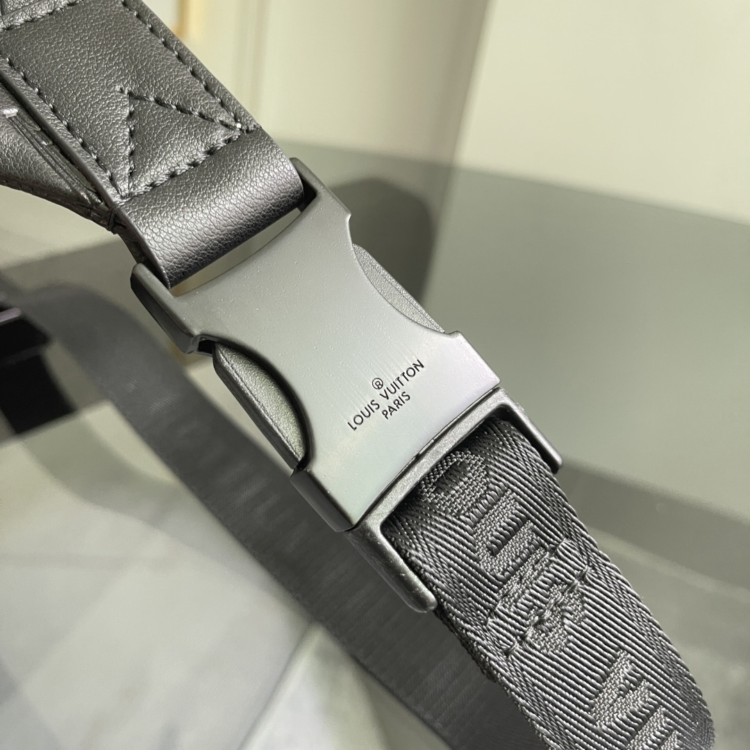 Louis Vuitton Waist Bag M46036