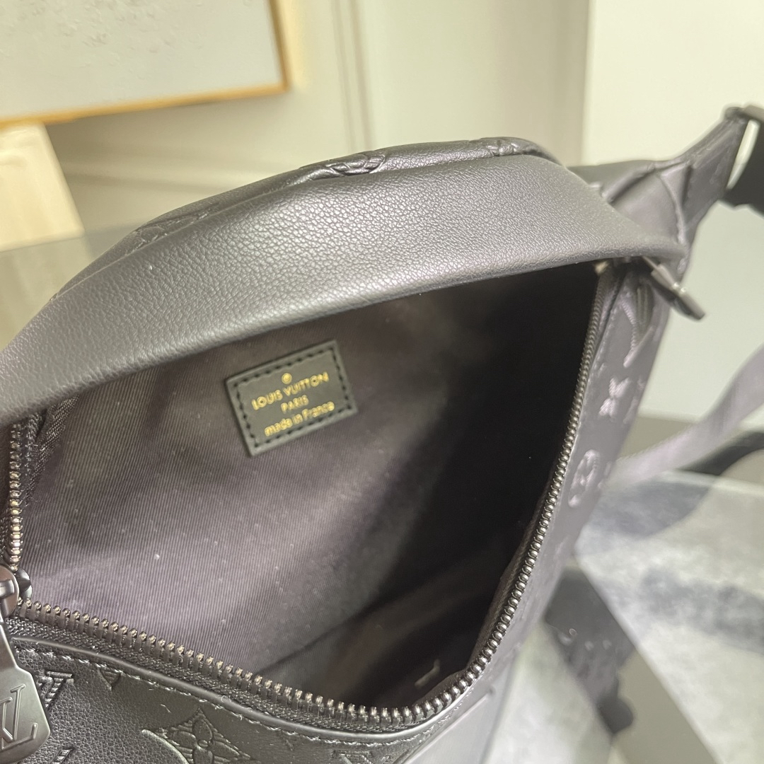 Louis Vuitton Waist Bag M46036