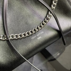 Louis Vuitton Handbag M12888 in Black