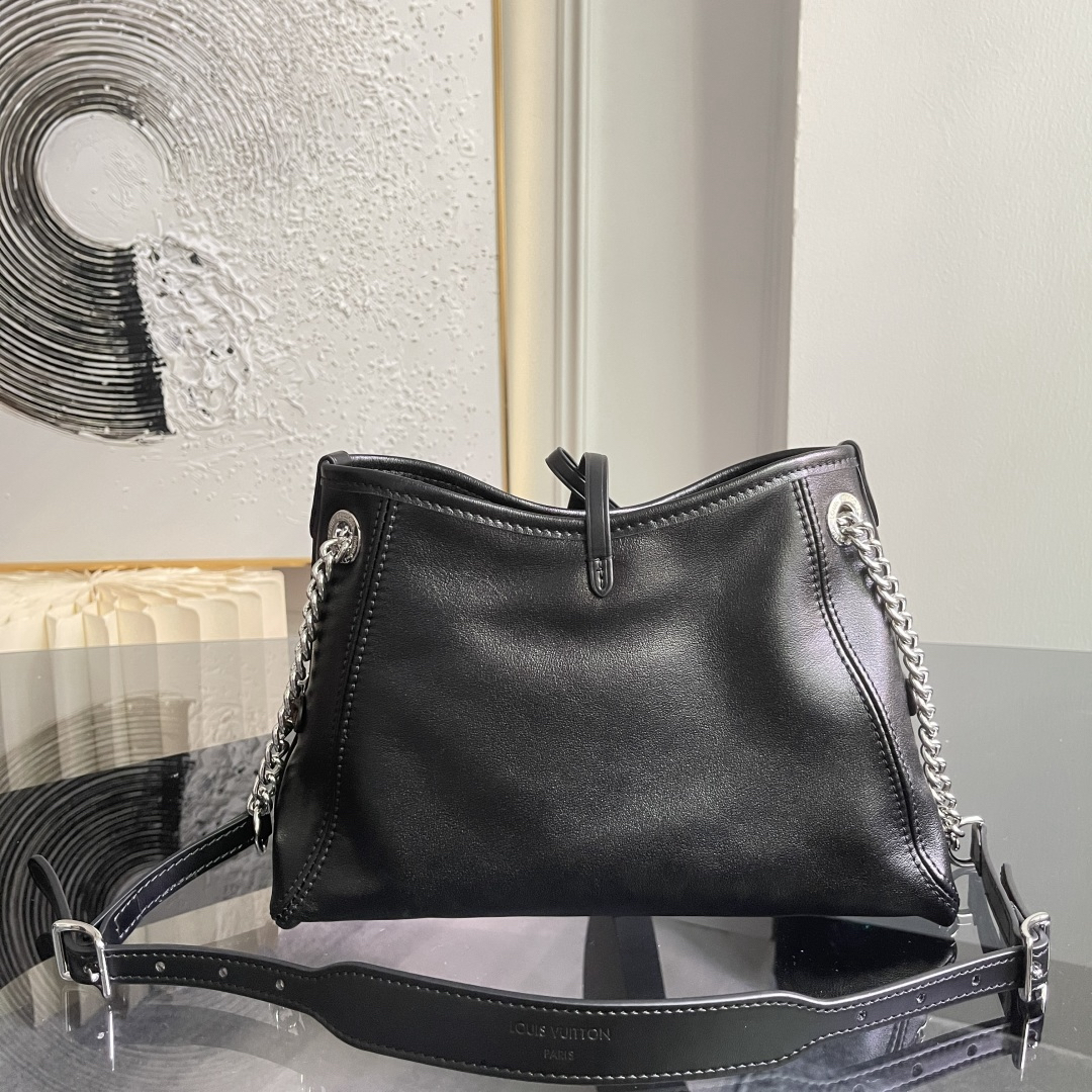 Louis Vuitton Handbag M12888 in Black