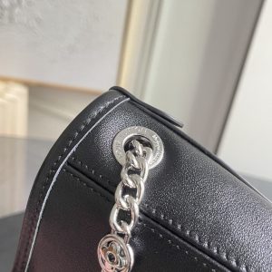 Louis Vuitton Handbag M12888 in Black