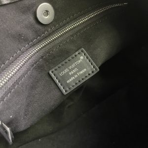 Louis Vuitton Handbag M12888 in Black