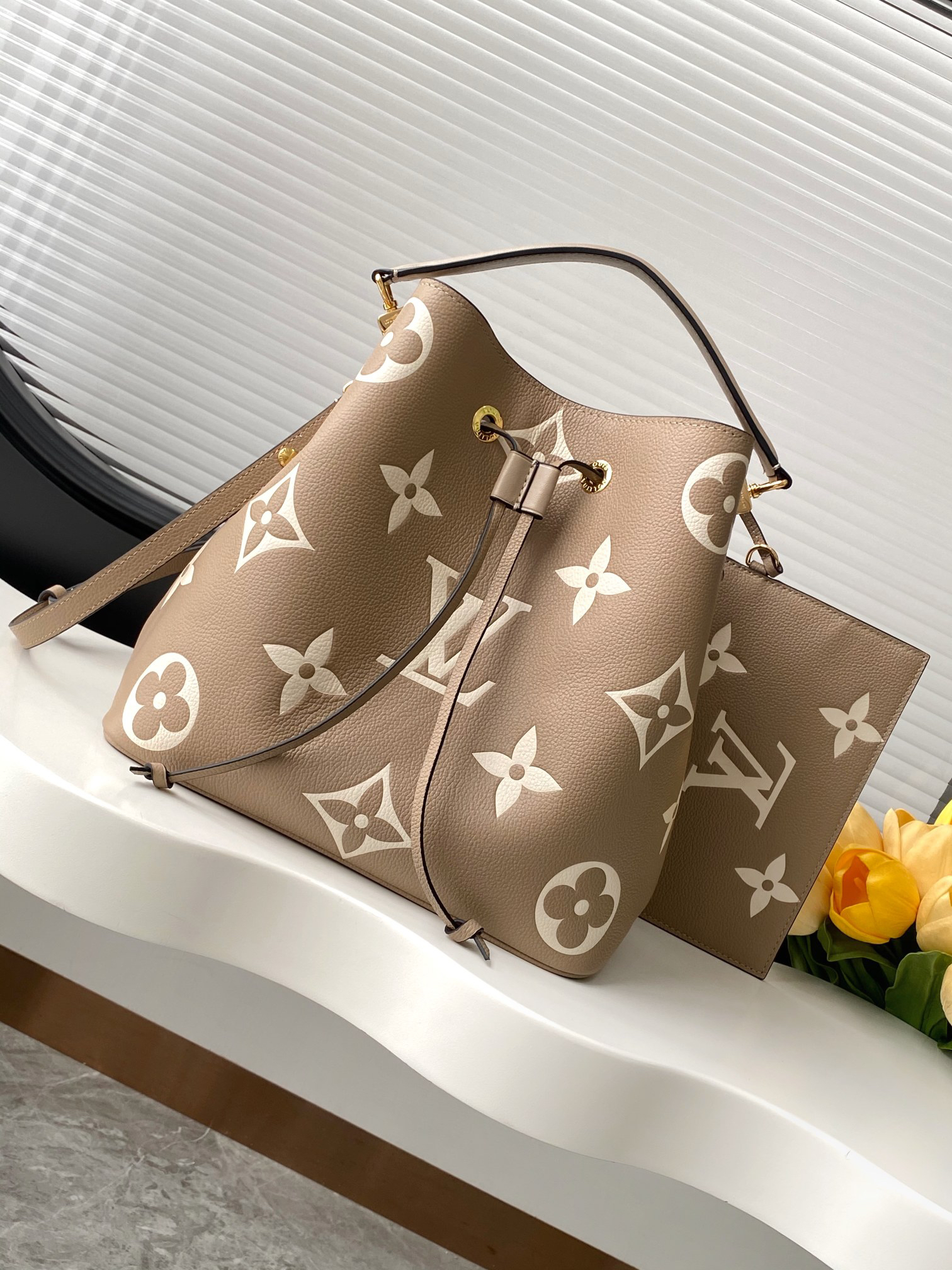 Louis Vuitton Bucket Bag M45497 in Black