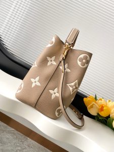 Louis Vuitton Bucket Bag M45497 in Black