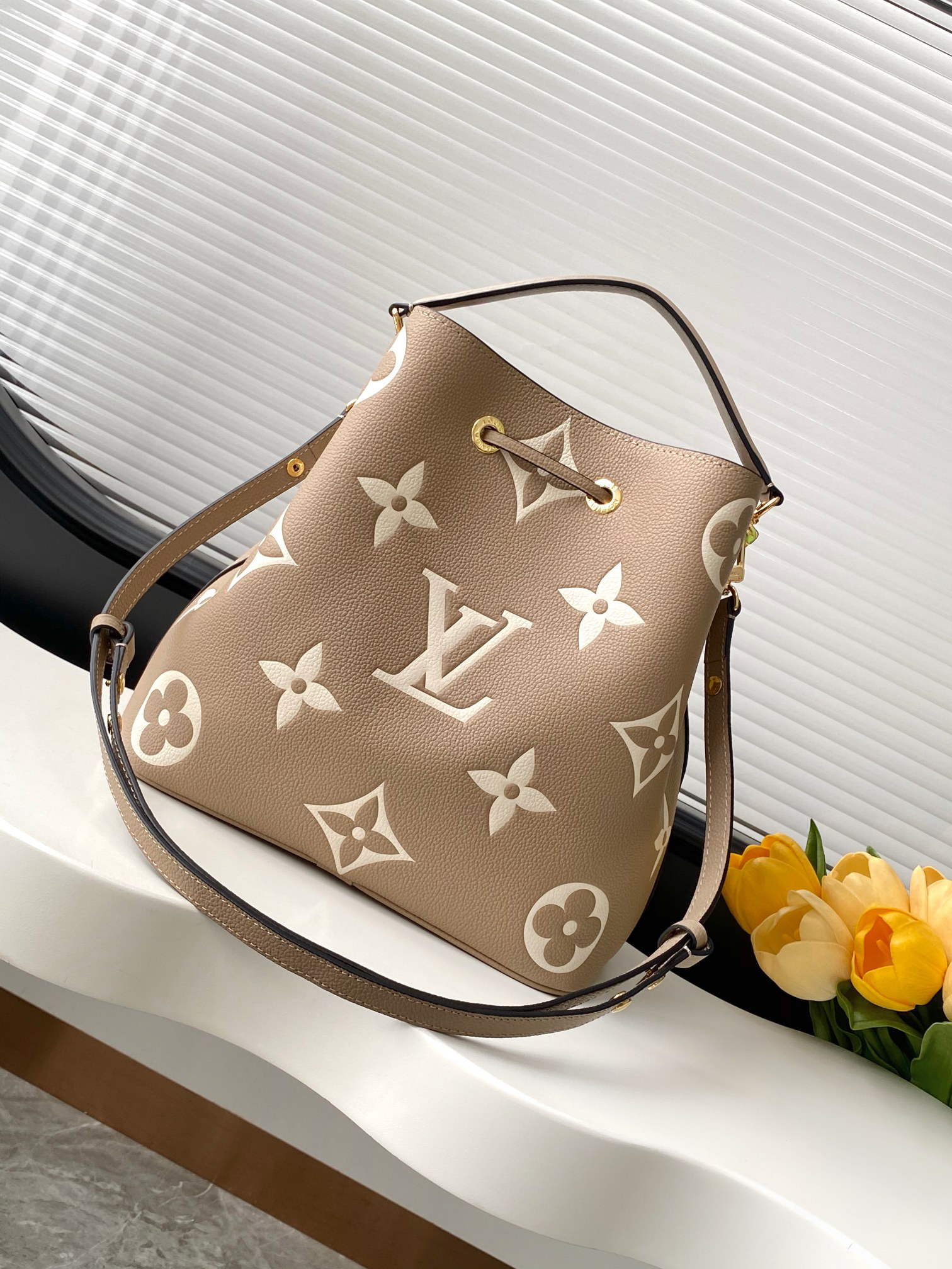 Louis Vuitton Bucket Bag M45497 in Black