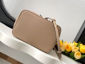 Louis Vuitton Bucket Bag M45497 in Black
