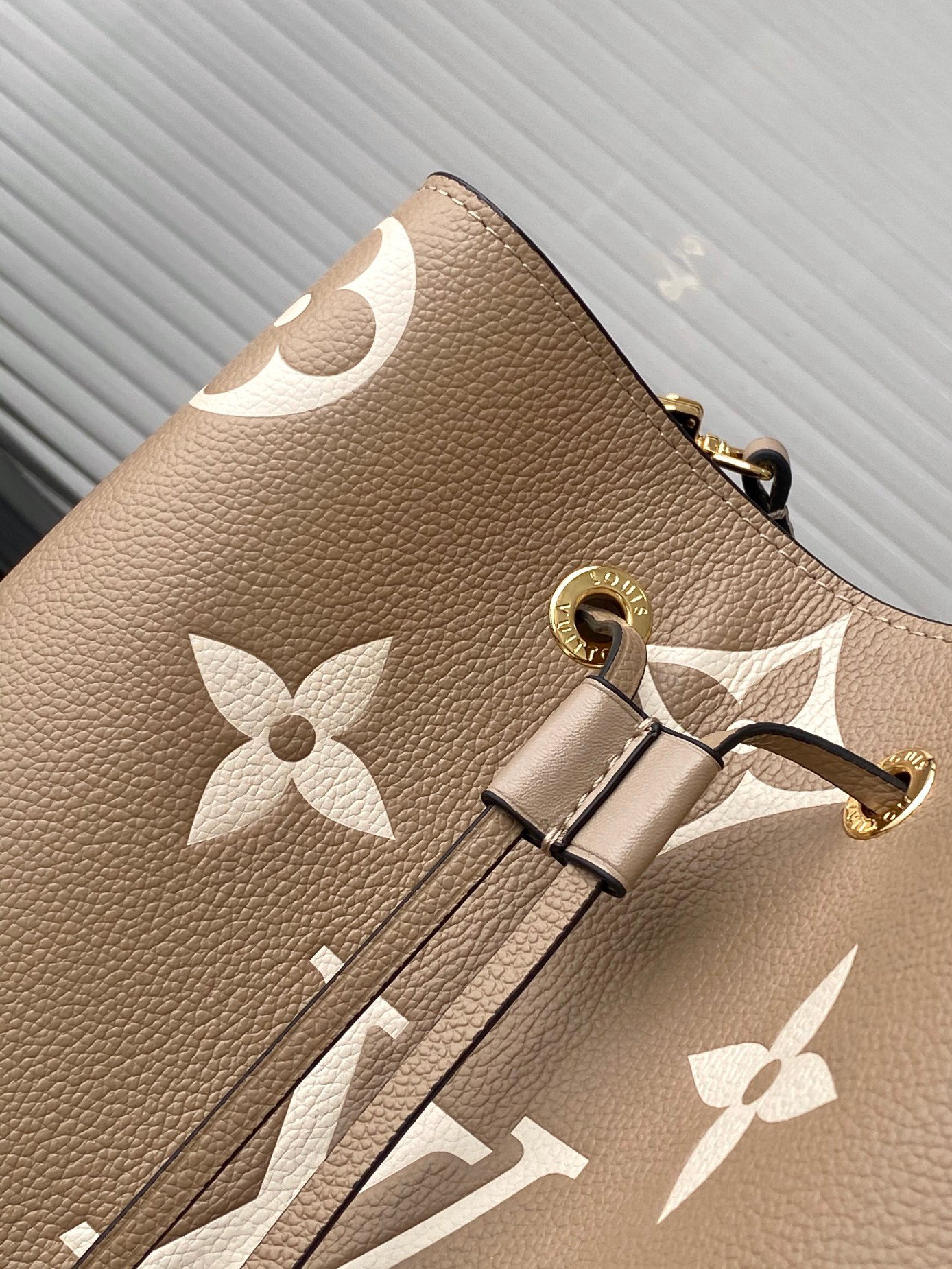 Louis Vuitton Bucket Bag M45497 in Black