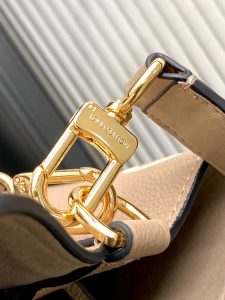 Louis Vuitton Bucket Bag M45497 in Black
