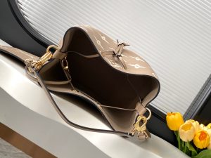 Louis Vuitton Bucket Bag M45497 in Black