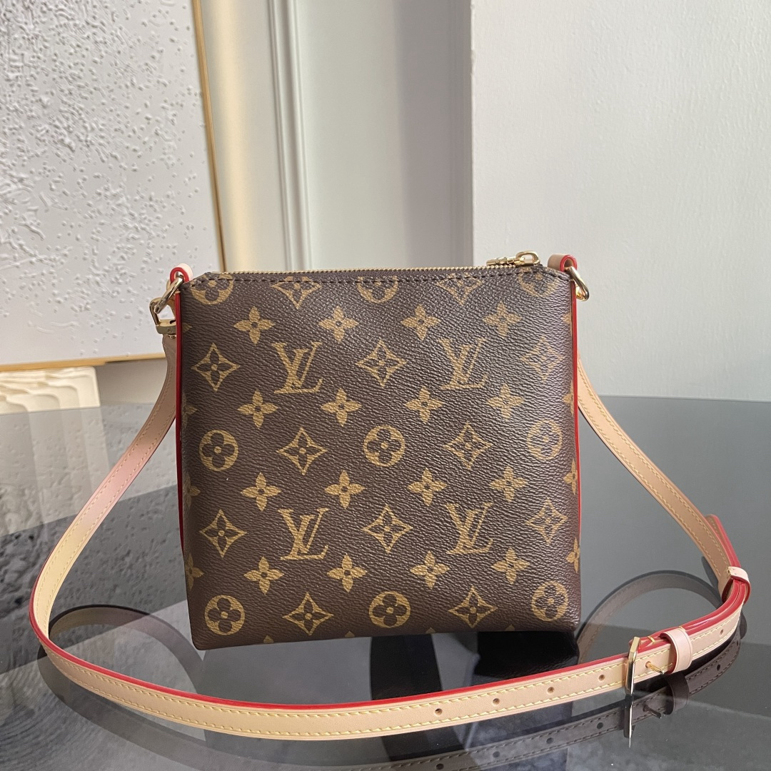 Louis Vuitton Handbag M29099