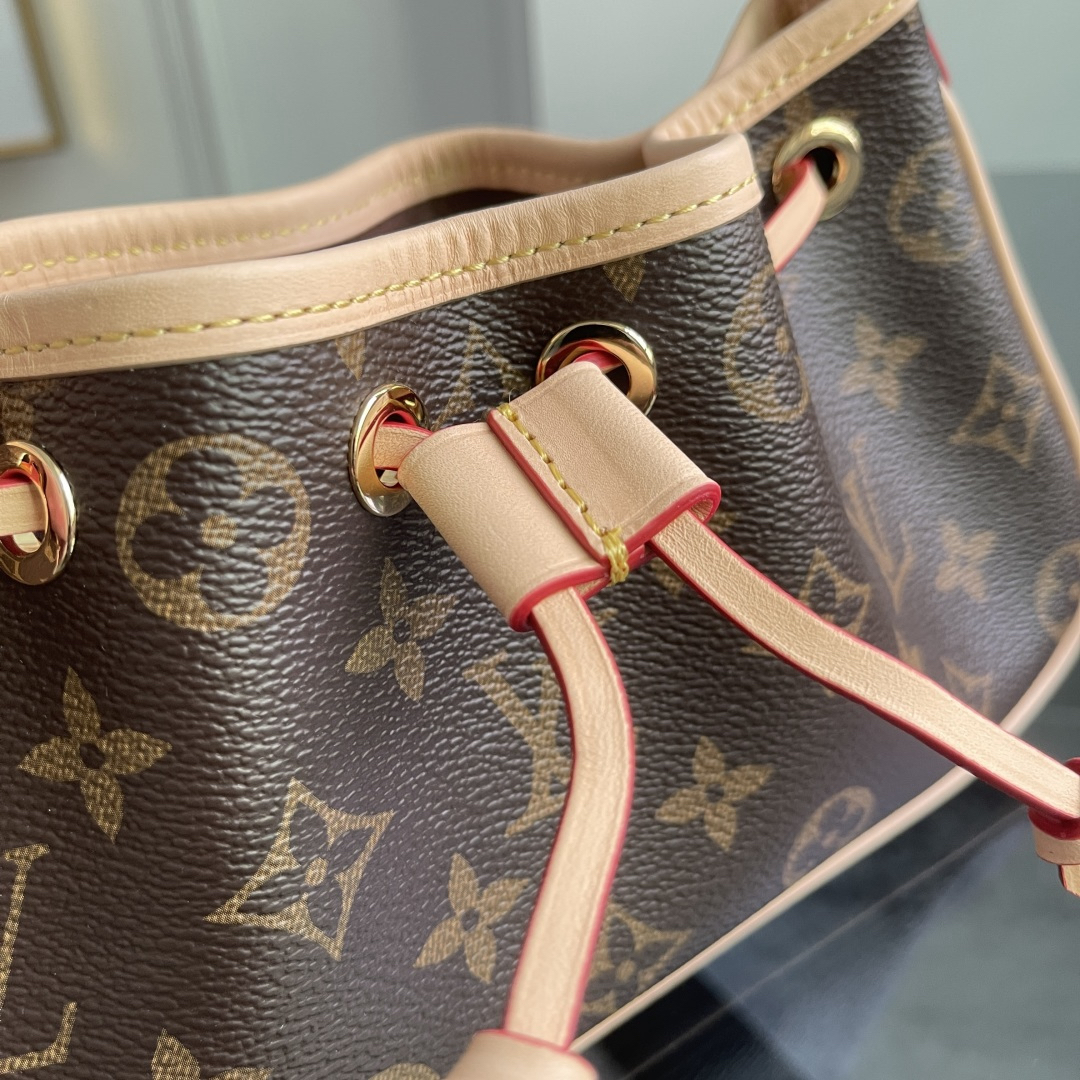 Louis Vuitton Shoulder Bag