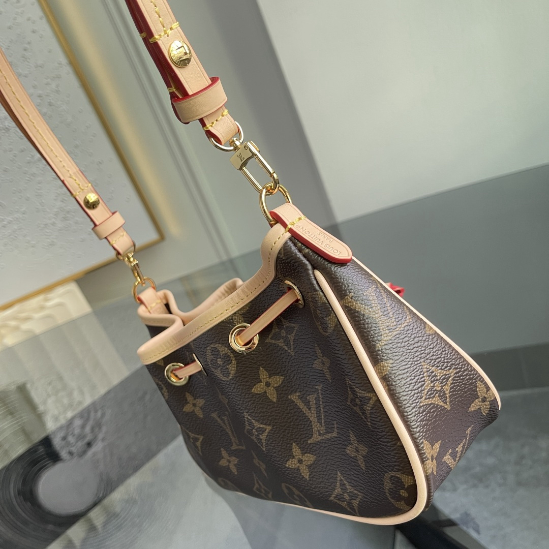 Louis Vuitton Shoulder Bag