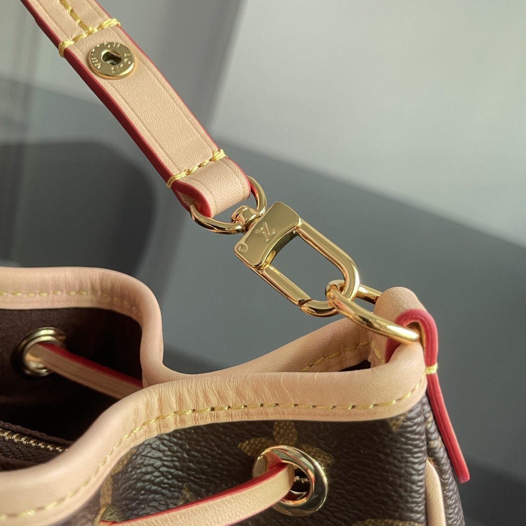 Louis Vuitton Shoulder Bag