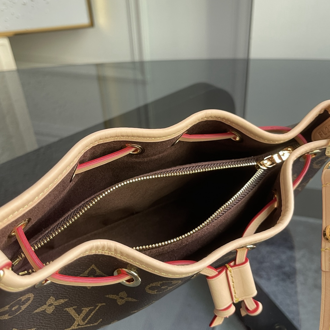 Louis Vuitton Shoulder Bag