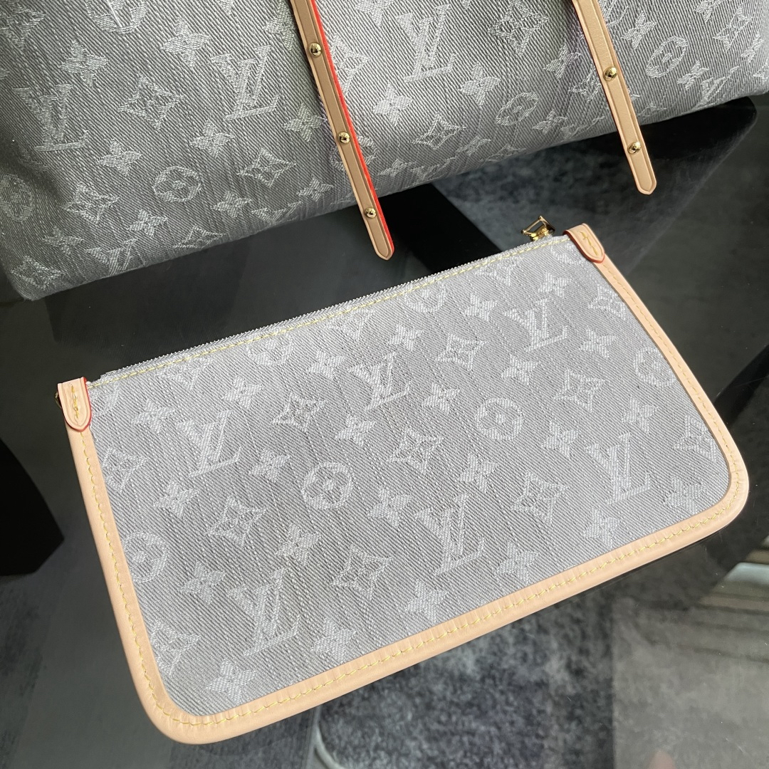 Louis Vuitton Tote Bag M13289 in Grey