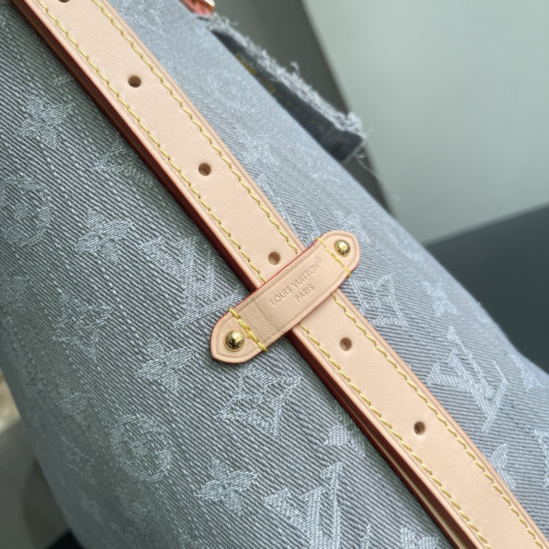 Louis Vuitton Tote Bag M13289 in Grey