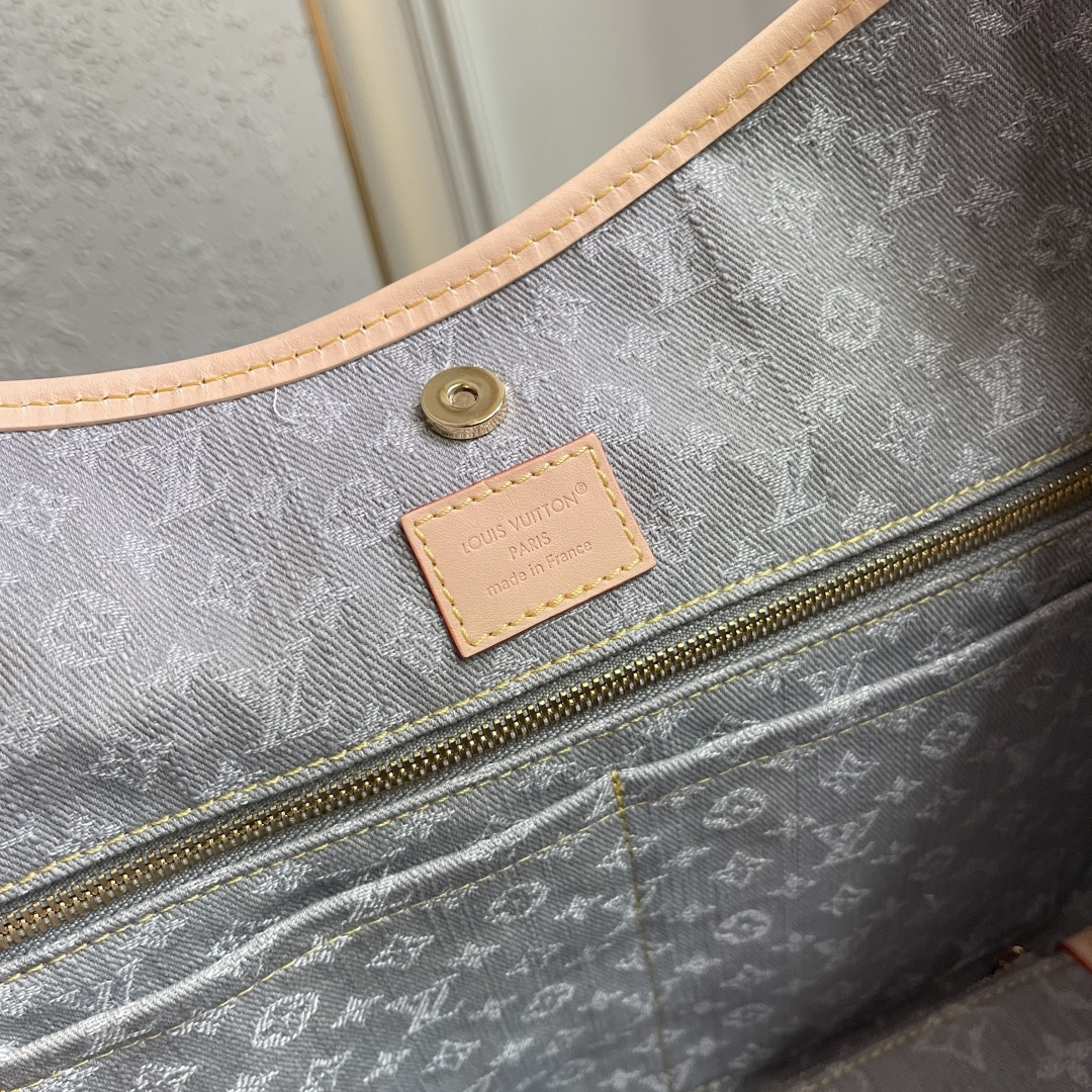 Louis Vuitton Tote Bag M13289 in Grey