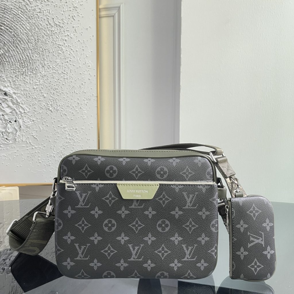 Louis Vuitton Messenger Bag M2862