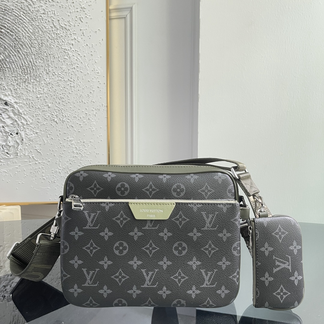 Louis Vuitton Messenger Bag M2862