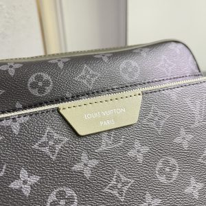 Louis Vuitton Messenger Bag M2862