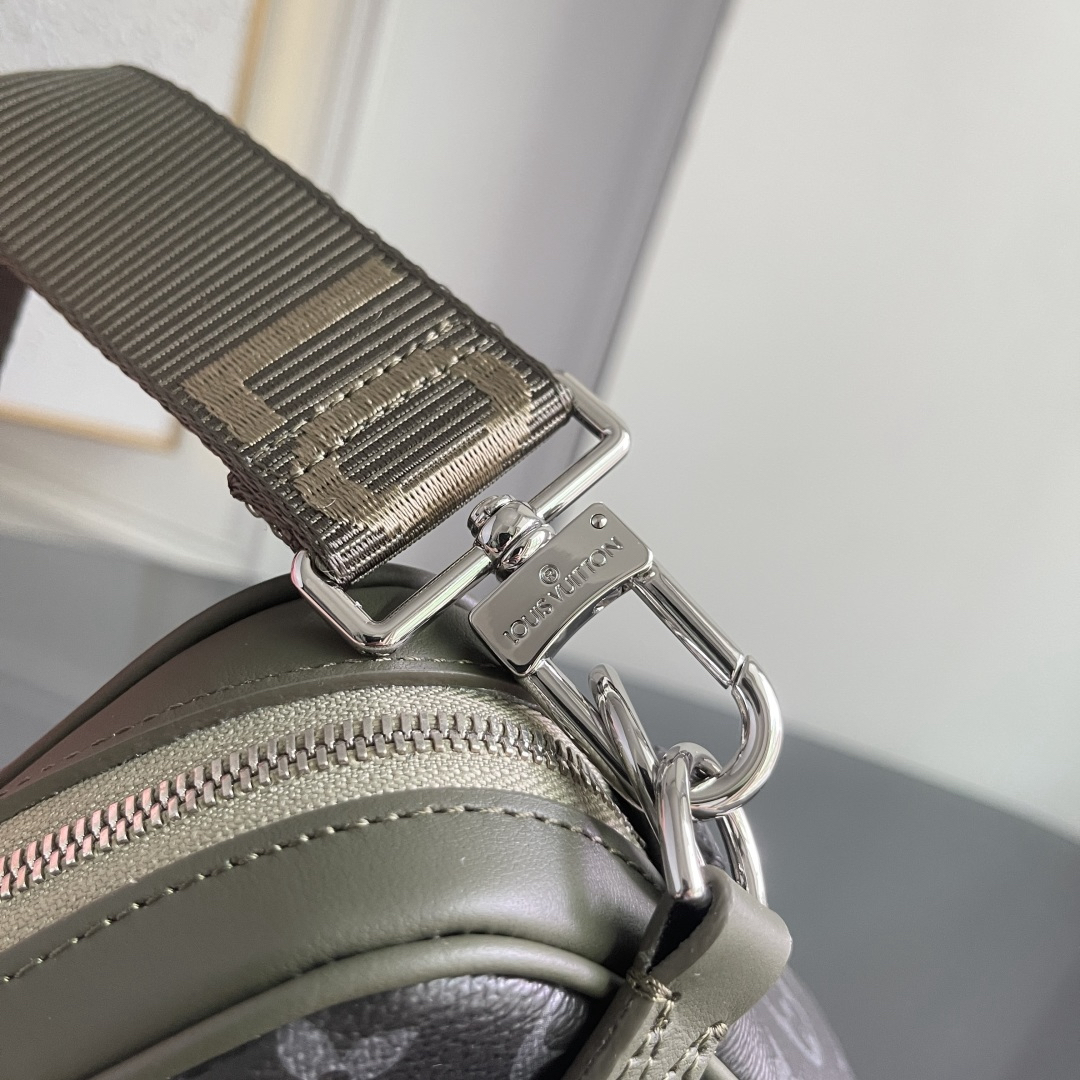 Louis Vuitton Messenger Bag M2862