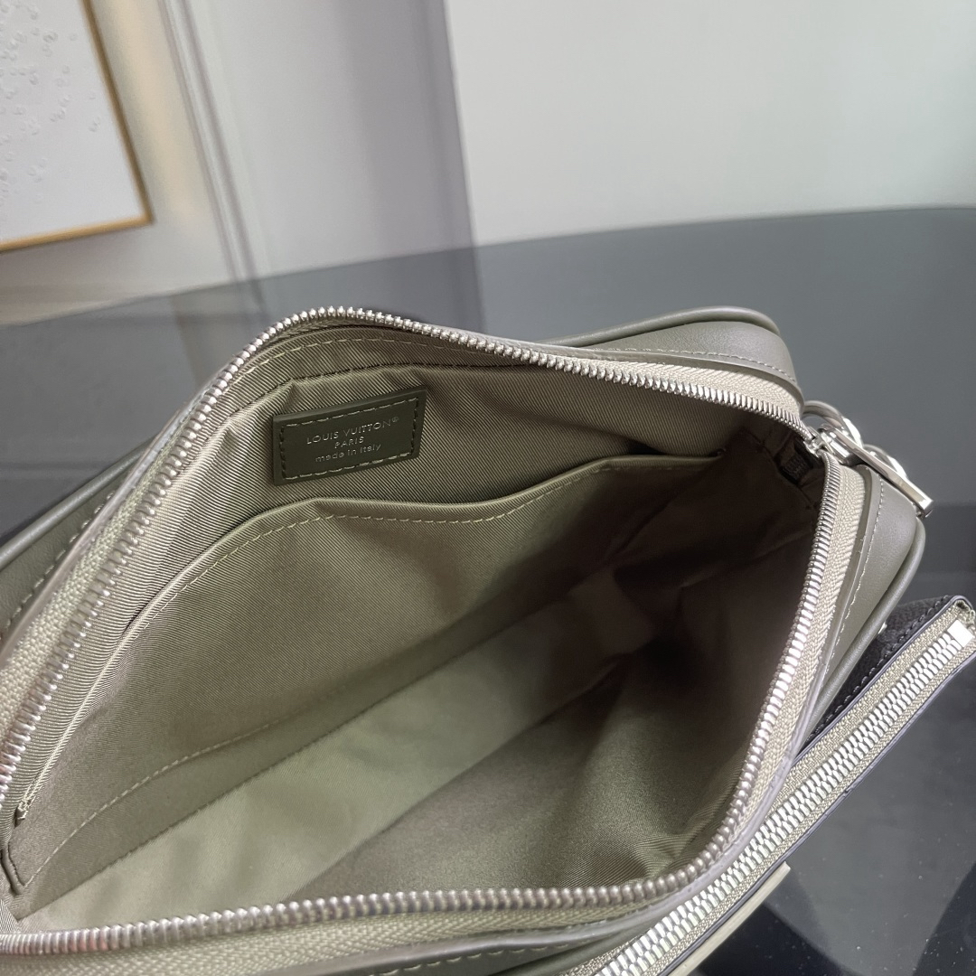 Louis Vuitton Messenger Bag M2862